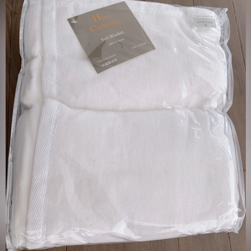 Sferra's Home Collection Plush Blankets Twin size white ivory NWT
